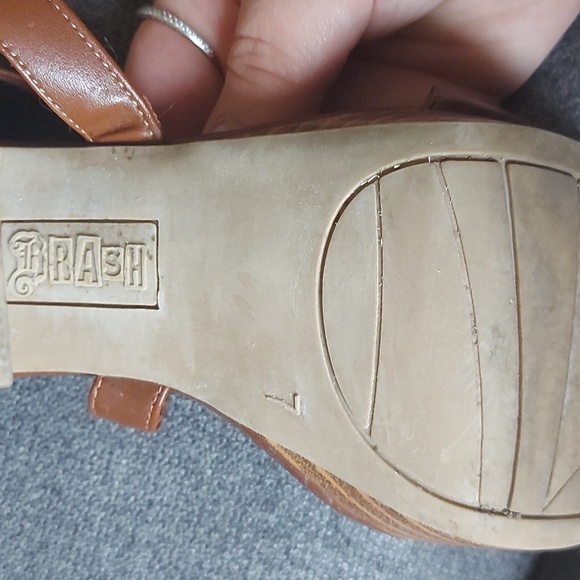 Brown strappy heels - Picture 3 of 3